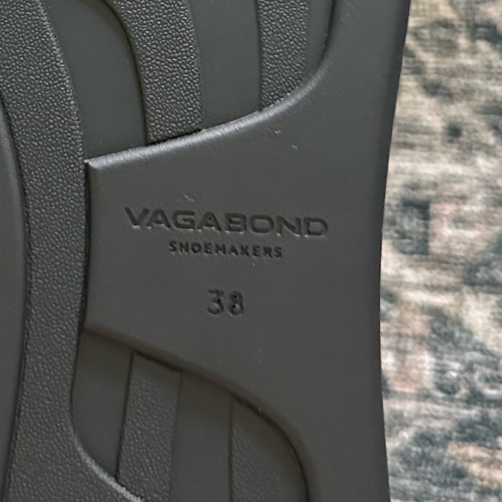 Vagabond Tan and Black Clogs - Picture 9 of 11